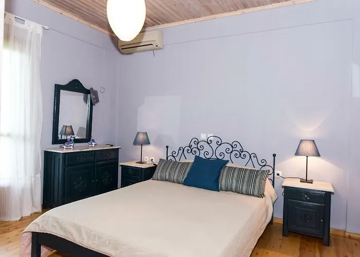 Villa With Private Garden Krésztena