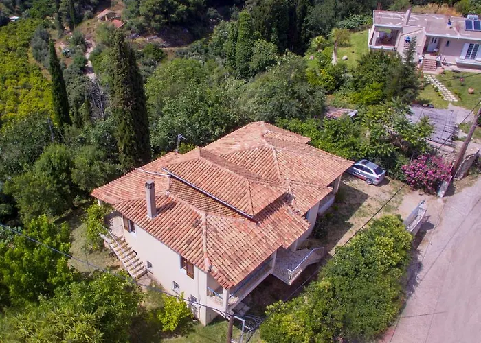 Villa With Private Garden Krésztena