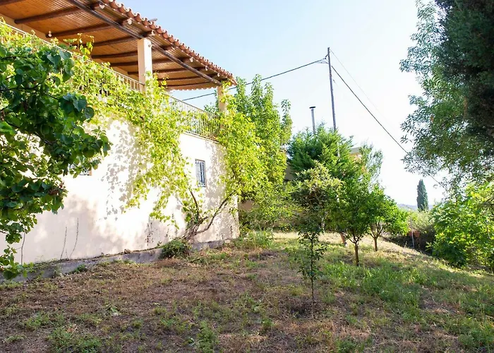 With Private Garden Villa Krésztena